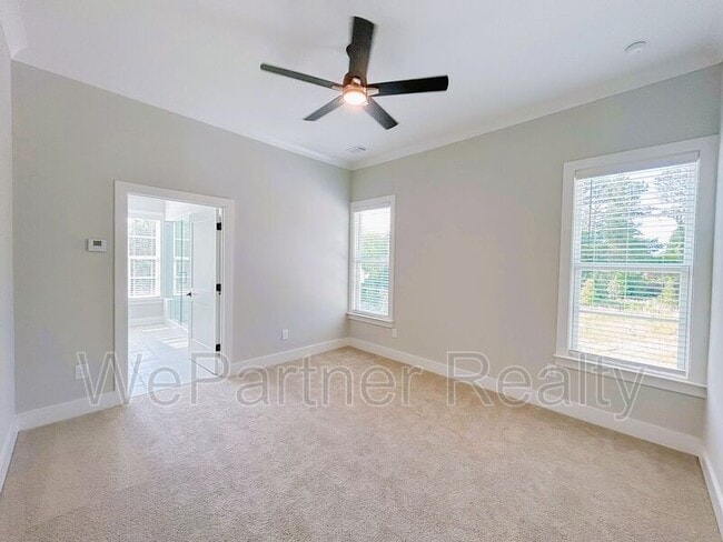 Building Photo - 1085 Adam Cir