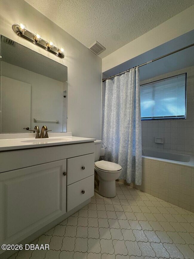 Building Photo - 1508 Poplar Dr