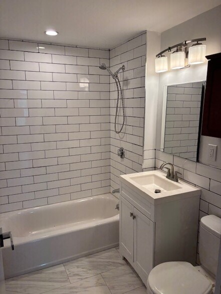 Building Photo - 224 Hyde Park Ave