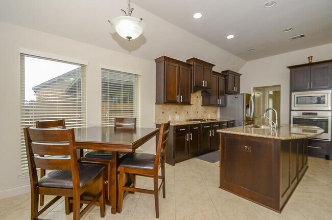 Building Photo - 4307 Fenetre Forest St