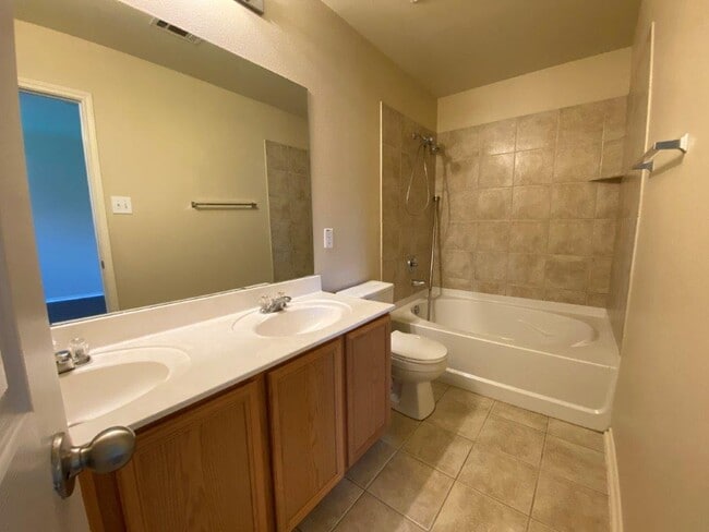 Building Photo - 132 Dove Song Dr