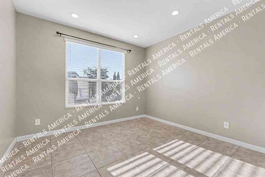 Building Photo - 17028 N Palo Verde St