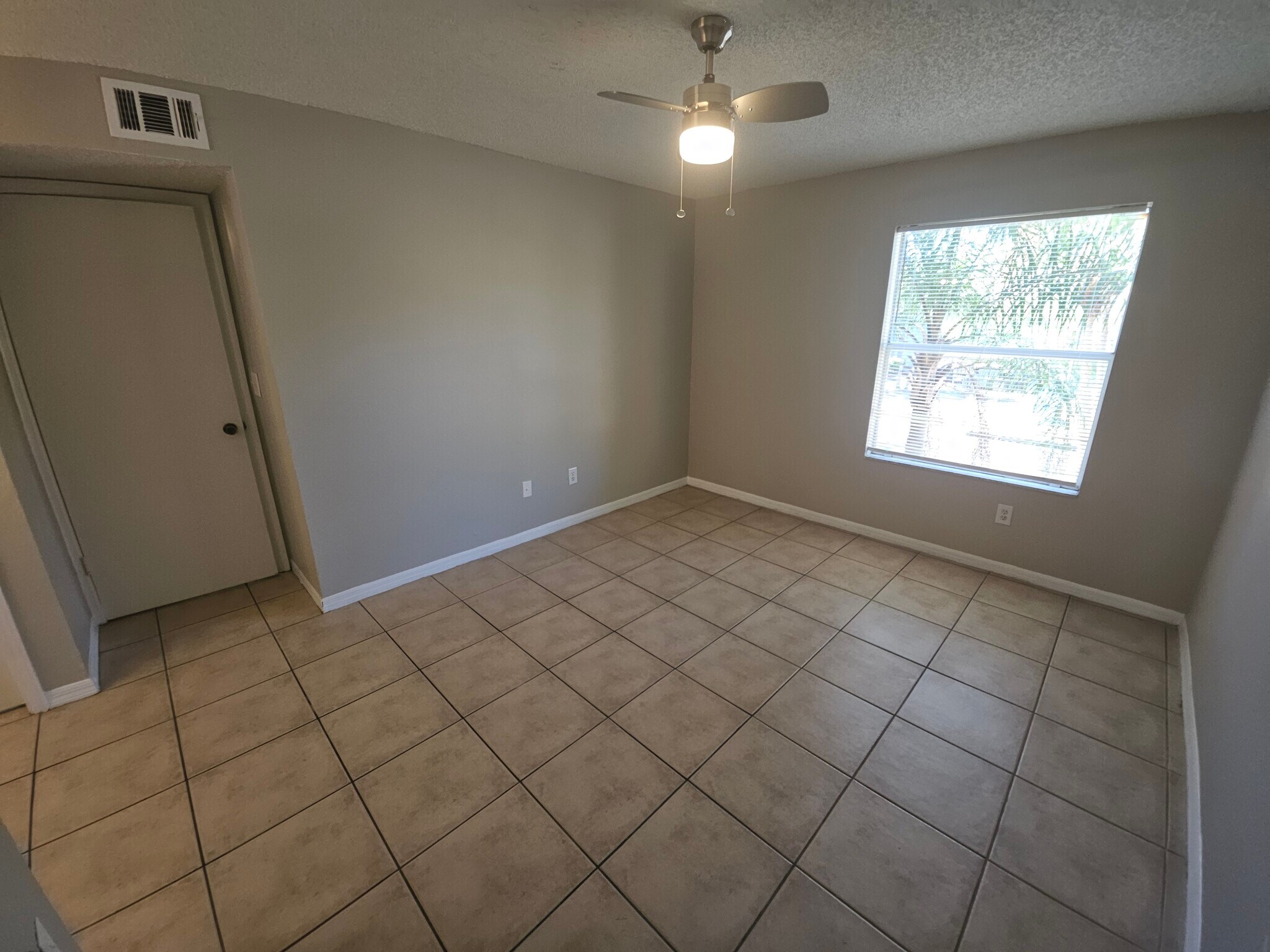 Building Photo - 4658 Commander Dr