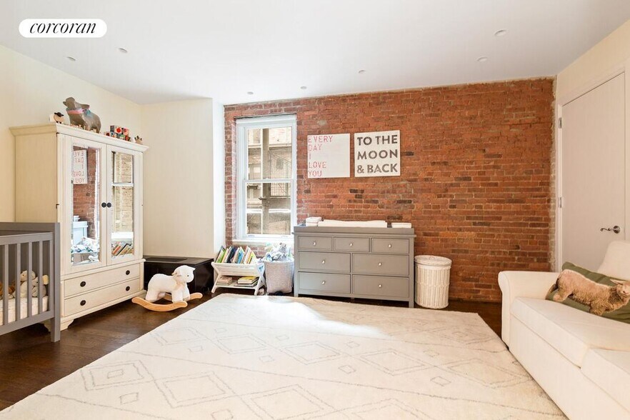 Building Photo - 62 Beach St