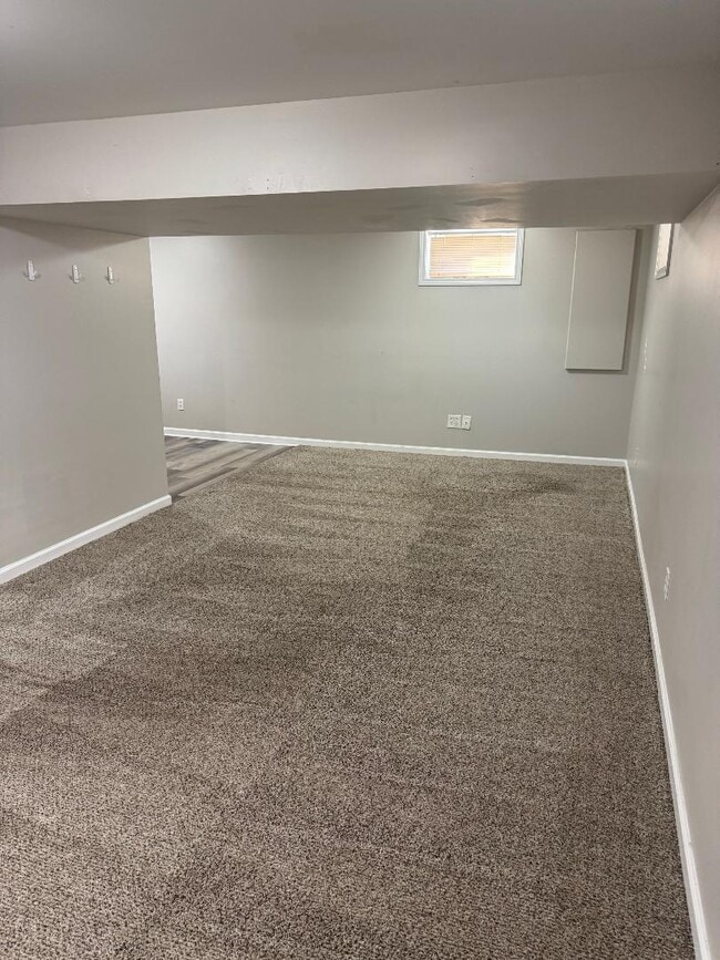 Building Photo - 709 Plaza Dr