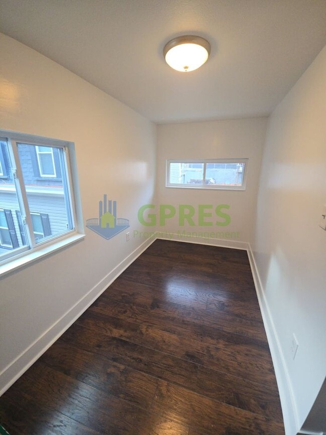 Building Photo - 119 E Sherman St