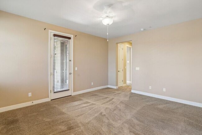 Building Photo - Welcome to this Charming 5 bedroom, 3.5 ba...