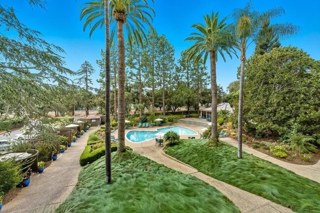 Building Photo - Alqiwz