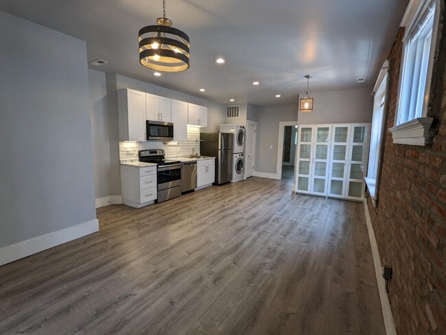 Building Photo - 4227 Botanical Ave