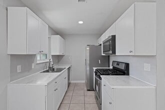 Building Photo - 1407 Avebury Cir