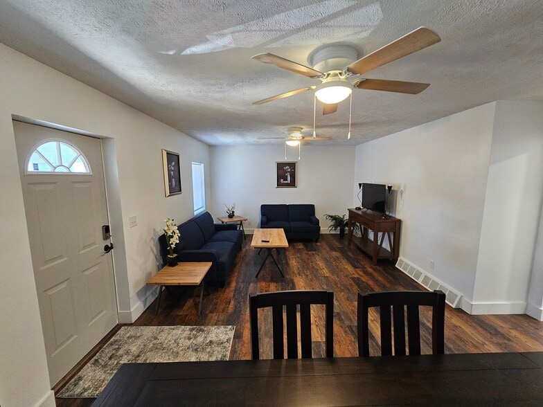 Building Photo - 231 Walnut St