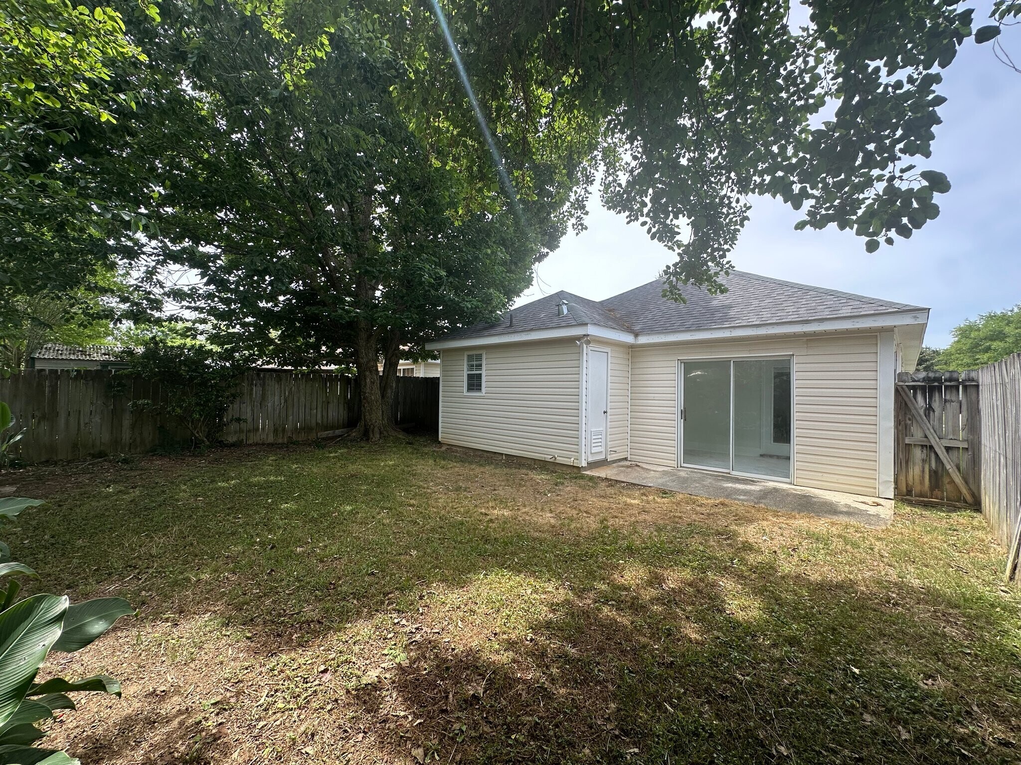 Building Photo - 405 Belle Chase Ct S