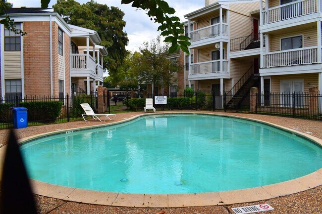 Building Photo - 2750 Holly Hall St