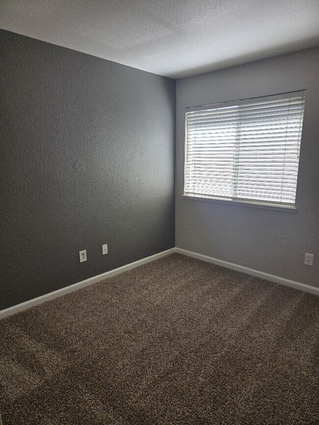 Building Photo - 1461 Velasquez Ln