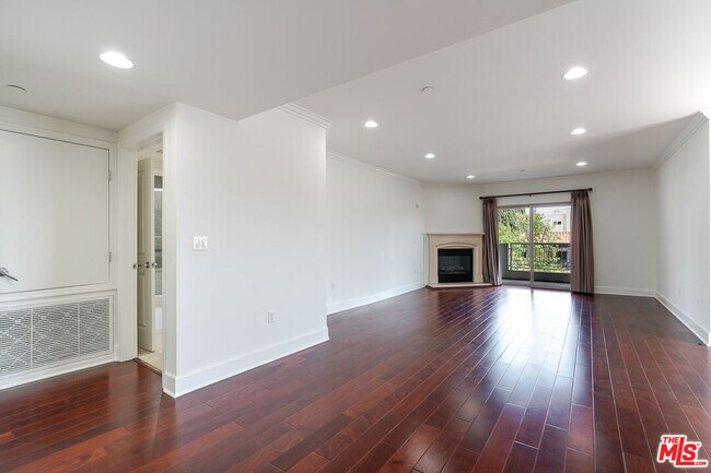 Building Photo - 1409 Armacost Ave