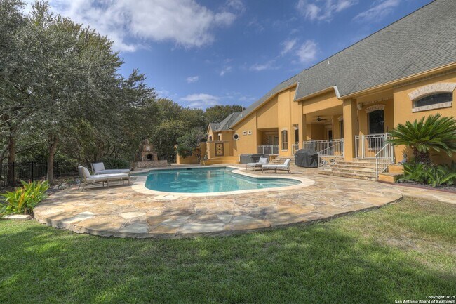 Building Photo - 9752 Trophy Oaks Dr