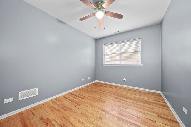 Building Photo - 6617 S Ingleside Ave