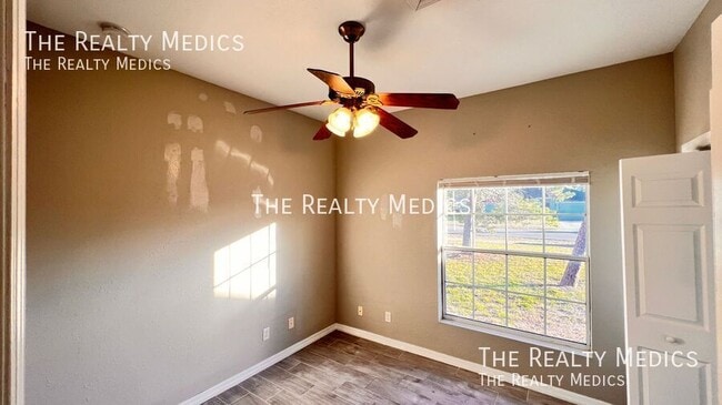 Building Photo - 3297 Tallwood Dr