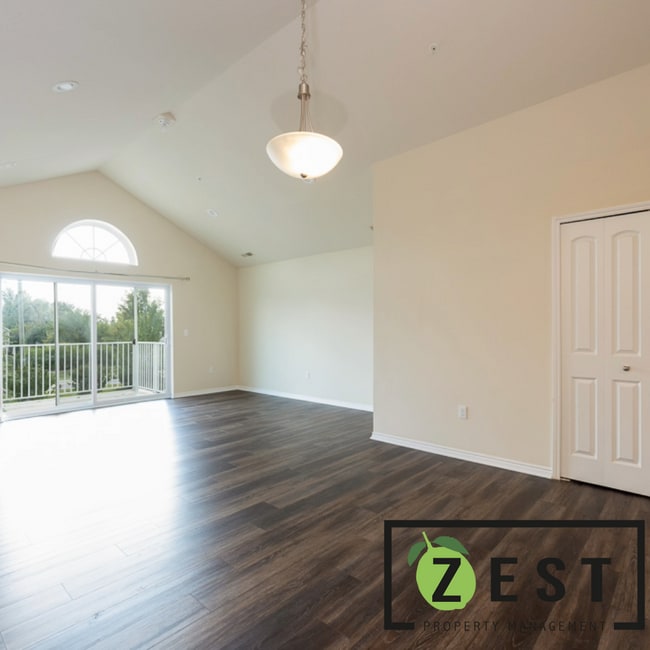 Building Photo - Amazing 3Bedroom 2 Baths