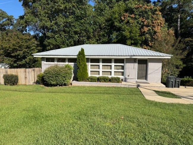 Building Photo - MOVE IN SPECIAL!! LIMITED TIME ONLY!! FIRST MONTHS FREE! $45 APPLICATION FEE SPECIAL!!