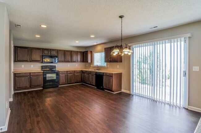 Building Photo - 7211 Great Laurel Dr