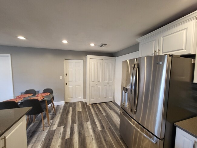 Building Photo - Lime Way