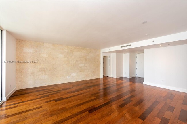Building Photo - 901 Brickell Key Blvd