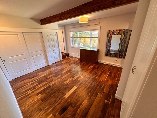 Building Photo - Charming West Seattle Home with Views of P...