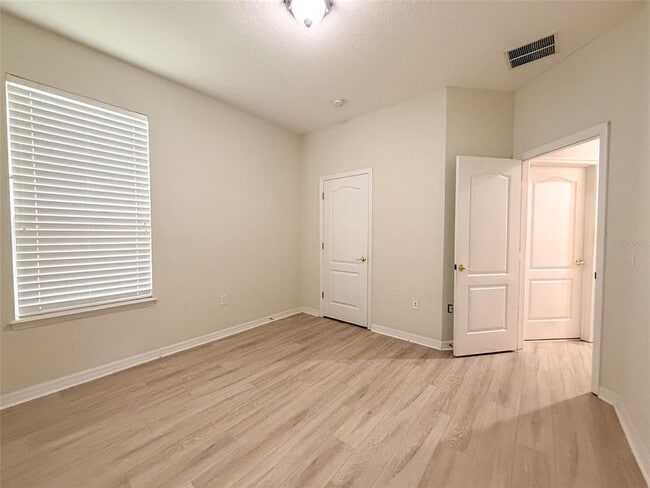 Building Photo - 12947 Runswick Ave