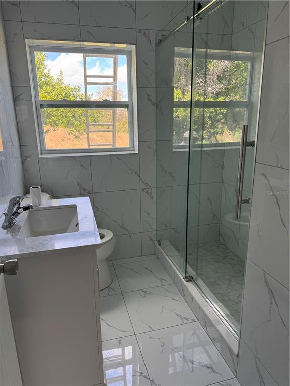 Building Photo - 1160 Lakeview Dr