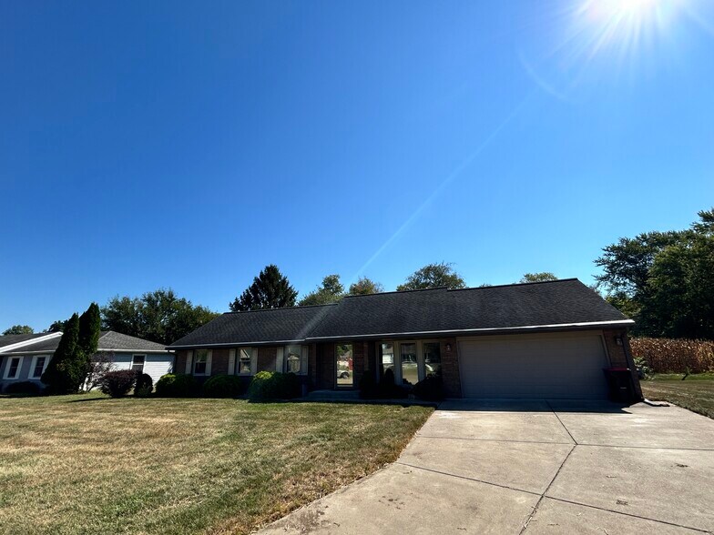 Building Photo - 6166 River Bluff Dr