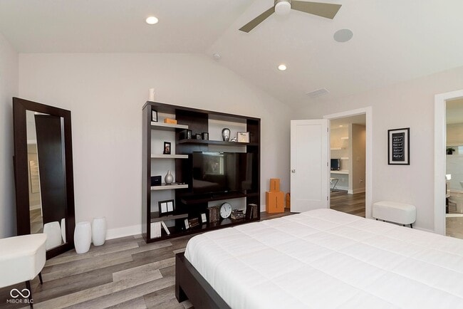 Building Photo - 429 W 86th St