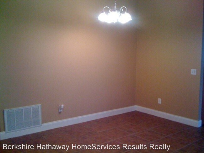 Building Photo - 3 br, 2 bath House - 519 Iowa Woods E Cir