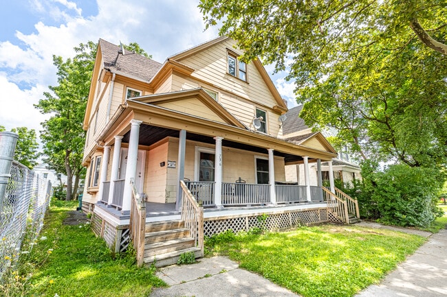 Building Photo - 734 Dewey Ave
