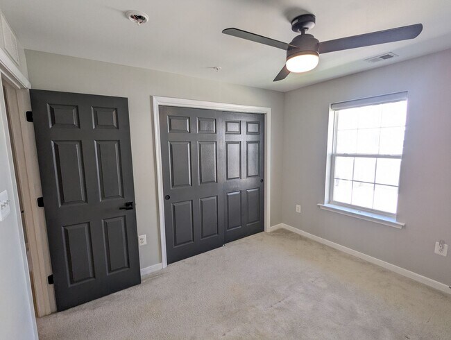 Building Photo - Two Level END UNIT condo in East of Market...