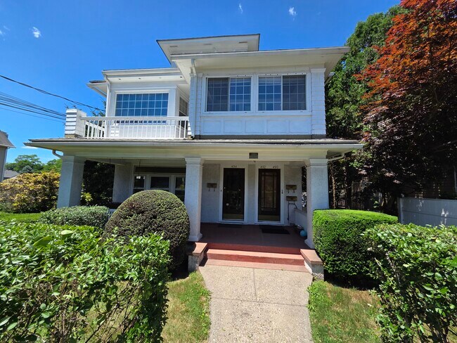 Building Photo - 494 Villa Ave