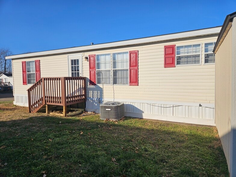 Building Photo - 45 Lynnwood Cir