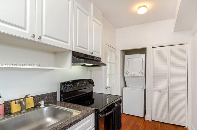 Building Photo - 934 Michigan Ave