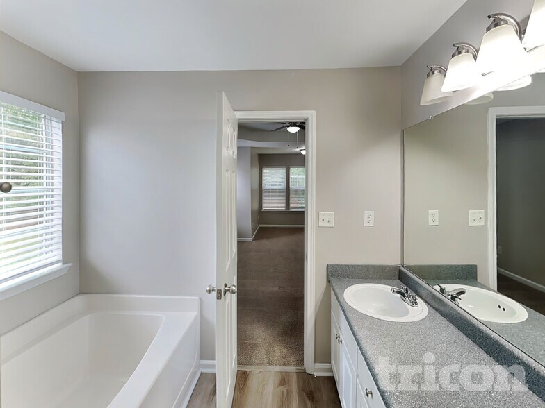 Building Photo - 708 Percevil Point