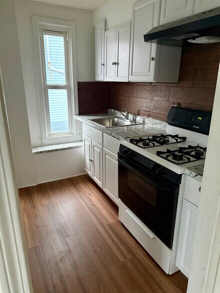 Building Photo - 189 Belleville Ave