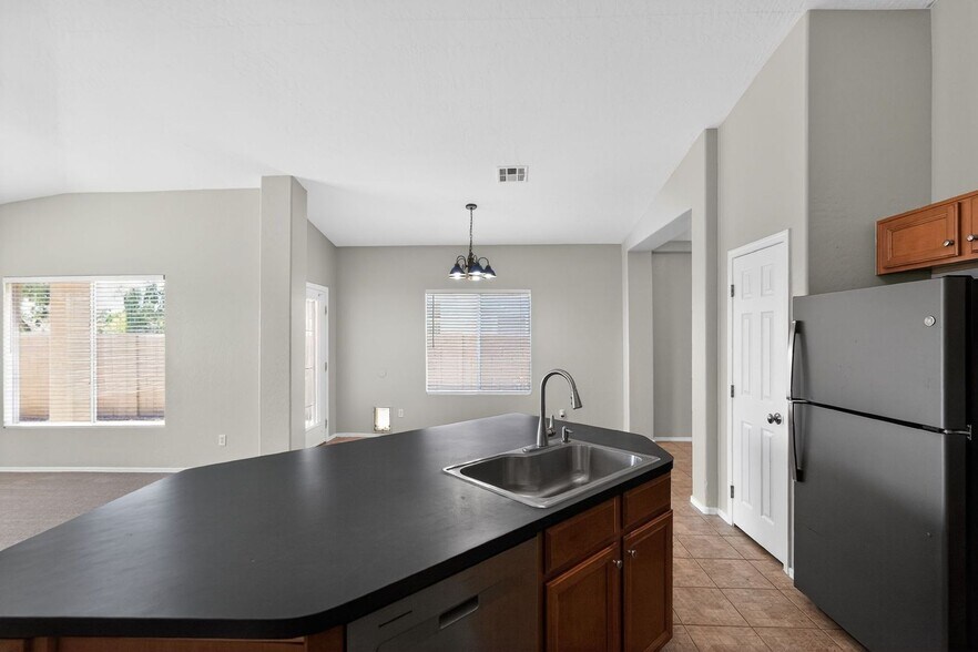 Building Photo - 14843 W Wethersfield Rd