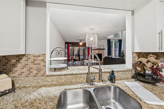 Building Photo - 3226 Poe Dr