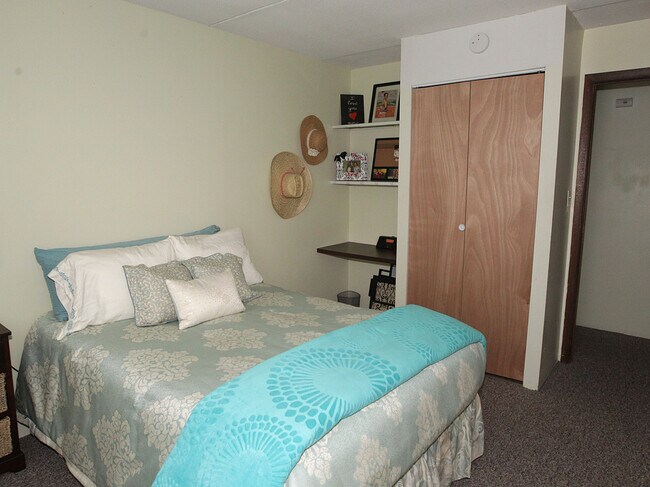 Building Photo - 505 S Busey Ave