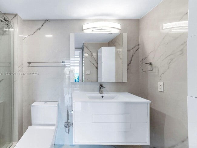 Building Photo - 20505 E Country Club Dr