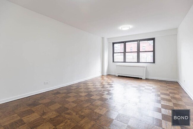 Primary Photo - 145 E 16th St