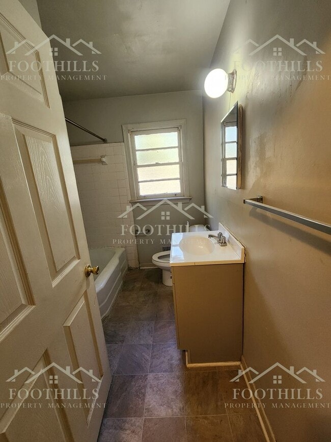 Building Photo - 414-416 Jeb Stuart Ave