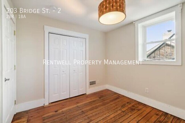 Building Photo - 203 Bridge St