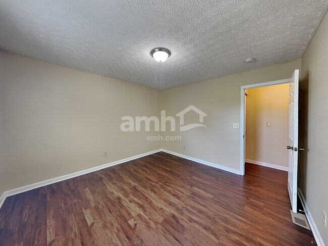 Building Photo - 2419 Hoose Dr