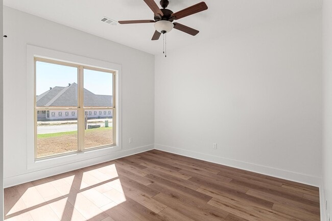 Building Photo - 4216 Lynx Ln