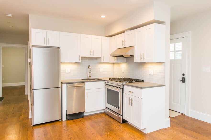 Primary Photo - 132 Columbia St